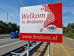 Het bord langs de A2 is terug!