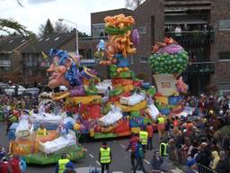 In juni is de carnavalswinkel bij Prinsenbeek gewoon geopend.