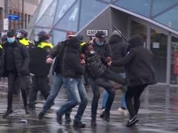 Politie grijpt in bij demonstratie in centrum van Eindhoven