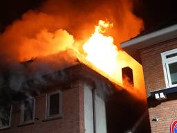 Uitslaande brand in een huis aan de Kardinaal Van Rossumstraat in Dongen