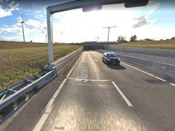 De Sluiskiltunnel vlakbij Terneuzen, de auto op de foto is niet de auto uit het verhaal (afbeelding: Google Streetview).