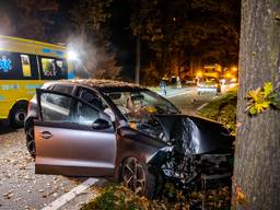 Het ongeluk op de Turnhoutsebaan in Goirle gebeurde rond kwart voor drie vrijdagnacht (foto: Jack Brekelmans/SQ Vision).