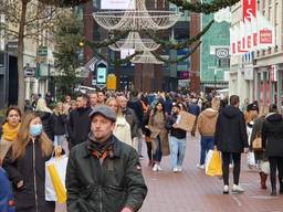 Druk in de binnenstad van Eindhoven tijdens Black Friday 2020 (foto: Joris Dirckx).