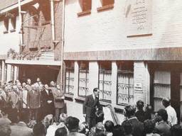 Onthulling van de plaquette in 1953 (foto: Wim Wich, via Joris Kaper uit boek 'PSV tijdens de Tweede Wereldoorlog').