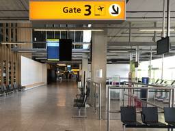 Bijna geen passagiers op Eindhoven Airport (foto: Jos Verkuijlen)