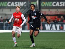 FC Eindhoven-verdediger Shane van Aarle in de wedstrijd tegen MVV (foto: Orange Pictures/Orange Pictures).