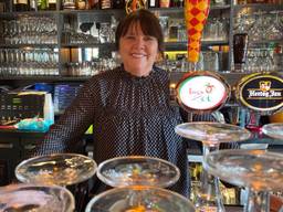 Anita van Tilburg van Eetcafé De kluis in Ulicoten hoopt dat Belgische gasten blijven komen (Foto: Ilse Schoenmakers).