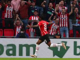 Blijdschap bij Noni Madueke én de PSV-fans (foto: OrangePictures).