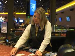 Jules (26) is croupier in de mannenwereld van het casino