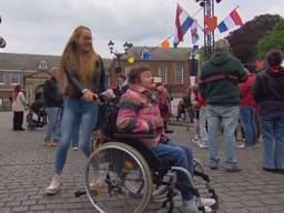 Dansende mensen in Breda (Beeld: Jan Peels).