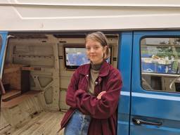Sam (22) gaat in een Volkswagenbusje wonen: ‘De enige oplossing’