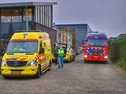 De brandweer heeft de man uit de wals bevrijd (foto: Rico Vogels/SQ Vision)