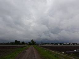 Een dreigende lucht boven het zuidoosten van Brabant (foto: Ben Saanen).