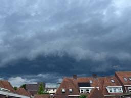 Een shelfcloud boven Eindhoven (foto: Kristel).