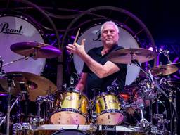 Drummer Cesar Zuiderwijk tijdens een concert in Ahoy. (foto: ANP 2019/Kippa Paul Bergen)