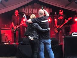 Sharon geniet van Peter Pan Speedrock op haar Jankfest. (Foto: David Brinks / Twitter)
