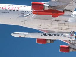 De raket waarmee de satelliet woensdag wordt gelanceerd (foto: Virgin Orbit/Greg Robinson).