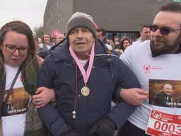 Ben van Nies liep samen met zijn kinderen over de finish (foto: Eva de Schipper).