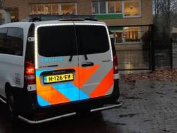 Bij de basisschool werden 70 laptops gestolen. Foto: politie