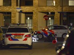 Politieonderzoek in de straat op de bewuste avond (Foto: Perry Roovers/SQ Vision.)