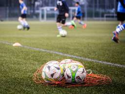 Training bij voetbalclub (foto: Rob Engelaar)