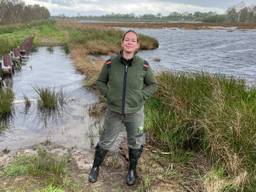 Boswachter Lieke Verhoeven is blij met alle regen (foto: Imke van de Laar).