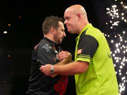 Michael van Gerwen moest donderdag zijn meerdere erkennen in Jonny Clayton (foto: Taylor Lanning/PDC).