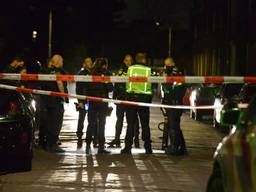 Agenten doen onderzoek (foto: Perry Roovers/SQ Vision).