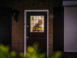 De politie deed onderzoek in en rond het huis aan de Ganzewinkel in Helmond (foto: SQ Vision).