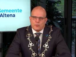 Egbert Lichtenberg tijdens zijn nieuwjaarstoespraak (foto: Altena TV).