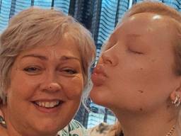 Moeder Saskia Spee en dochter Nikkie de Jager (foto: Instagram Saskia Spee)