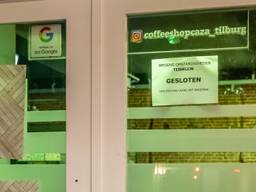Coffeeshop Caza na een van de aanslagen (foto: Jack Brekelmans/SQ Vision Mediaprodukties).
