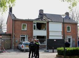 De schade van het afgebrande huis een dag na de brand (foto: Bart Meesters/ SQ Vision Mediaprodukties).