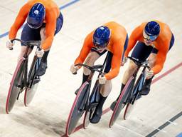 De teamsprinters met Harrie Lavreysen op weg naar het goud in Parijs (foto: ANP/Koen van Weel).