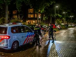 De politie doet onderzoek naar wat er gebeurd is met de vier mensen in Goirle (foto: Toby de Kort/SQ Vision).