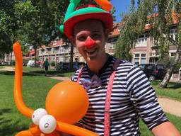 Clown Clownie wil graag weer optreden. (Foto: Erik Peeters)