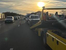Meerdere auto's botste op elkaar (foto: Rijkswaterstaat).