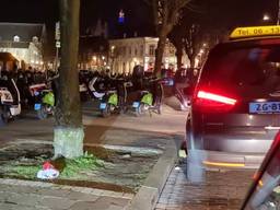 De oppikplaats voor scooters is in Breda pal naast de taxistandplaats.