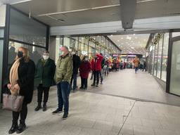 Boosterprik zorgt voor lange dubbele rijen in Eindhoven 