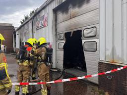 Brand bij autobedrijf in Tilburg