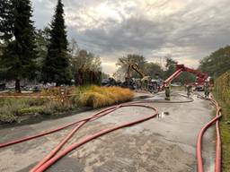 Loods Beekse Bergen verwoest door brand: 'Dieren liepen geen gevaar'