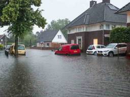 Extreem veel wateroverlast in Mierlo (foto: Dave Hendriks/SQ Vision).