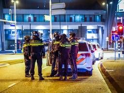 PSV-supporters dringen stadion binnen