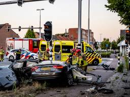 Diverse hulpdiensten werden na het ongeluk in Tilburg opgeroepen (foto: Jack Brekelmans/Q Vision).