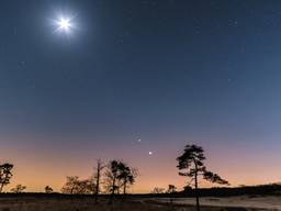 Venus, Jupiter en de maan waren goed te zien (foto: Joost Smits).