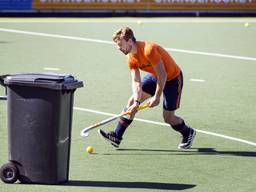 Hockeyinternational Mink van der Weerden tijdens een training in coronatijd. (Foto: via ANP - EPA/KOEN SUYK)