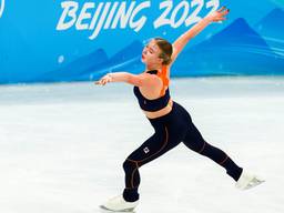 Lindsay van Zundert traint op het Olympisch ijs in Peking