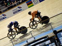 Harrie Lavreysen (r) in Roubaix (foto: AFP).