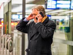Burgemeester Jorritsma in het station in Eindhoven (foto: Sem van Rijssel / SQ Vision).