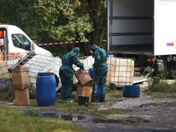 Lekkende vaten drugsafval gevonden in Teteringen 